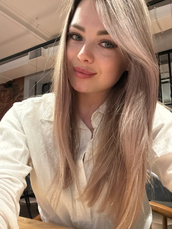 Woman documents cafe meal with selfies and gratitude message