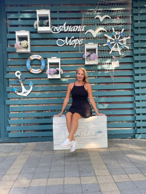 A summer afternoon exploring Anapa's promenade, parks, and cafes