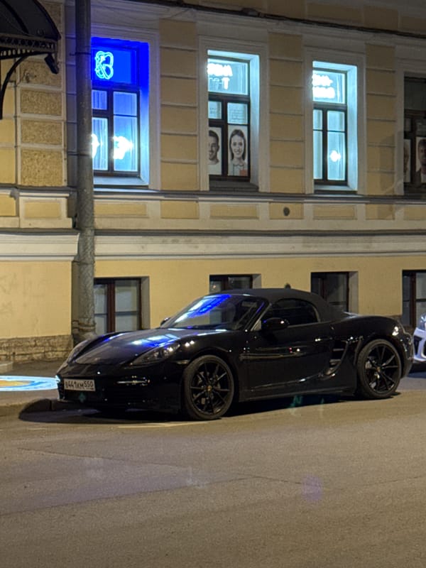 Nighttime street scene documented in Saint Petersburg