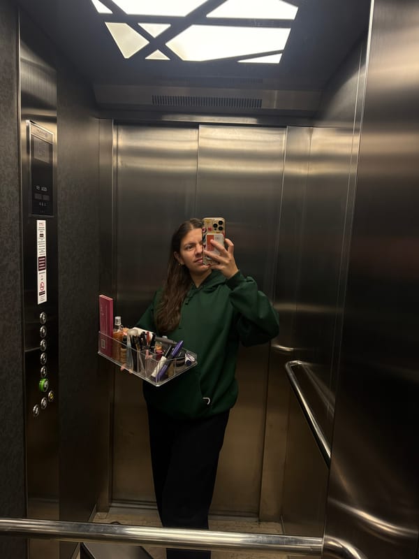 Woman takes elevator selfie with makeup organizer in Mexico