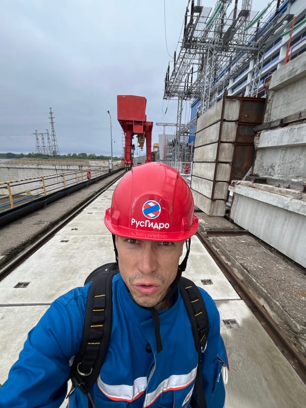 Up close and wide at a Russian hydroelectric plant