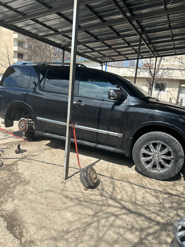 Vehicle tire maintenance and repair activity in Vratsa