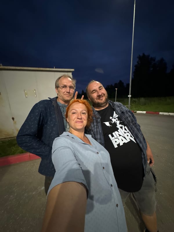 Quick gas stop and selfies in Можга at dusk