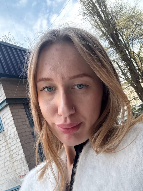 Woman photographed multiple times in Rostov-on-Don morning session