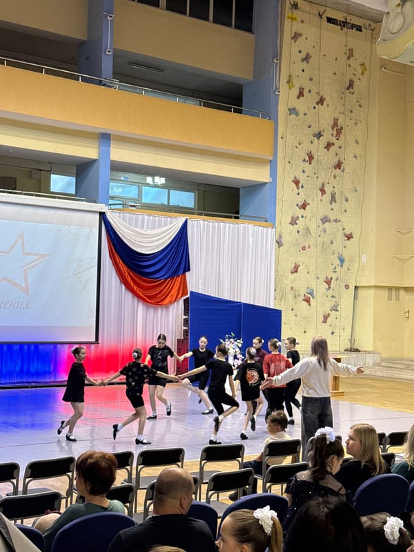 Children's dance performance with Russian flag theme in Kaliningrad