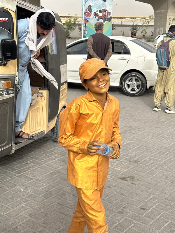 Gold-painted figure spotted on busy Quetta street