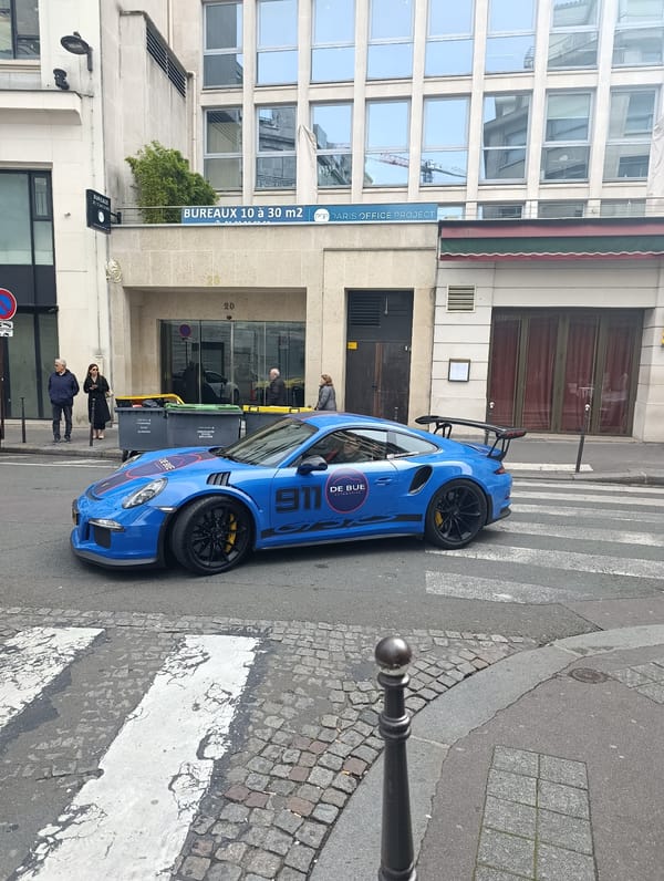 Sunday morning street life documented along Paris Champs-Élysées
