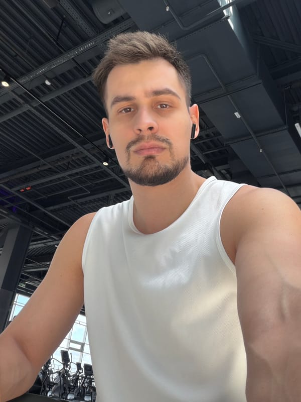 Morning workout session documented at Krasnoyarsk gym facility