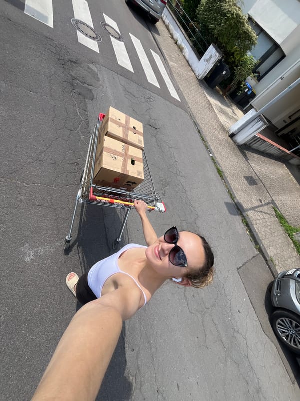 Woman transports boxes via shopping cart in Saarbrücken