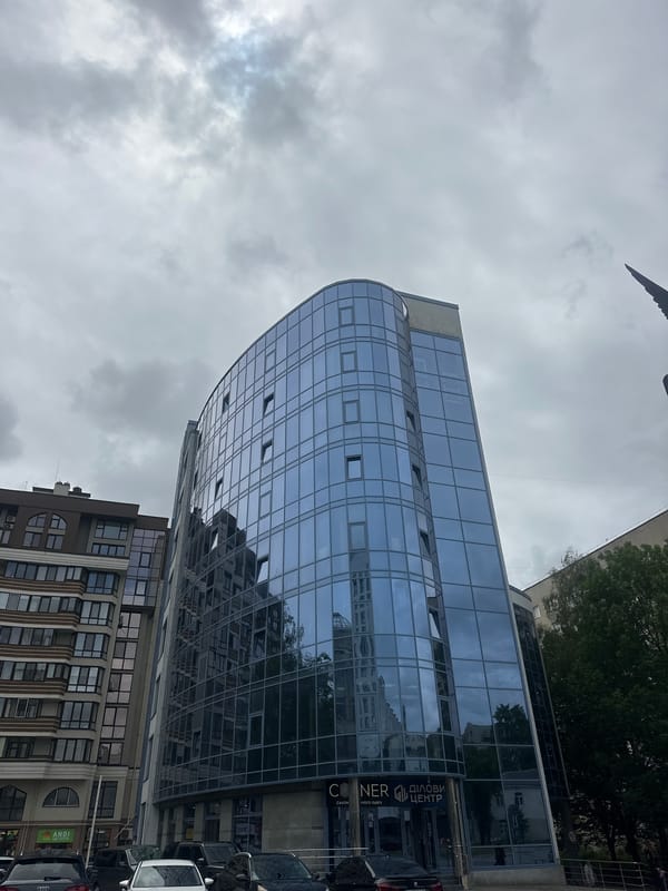 Witness documents Ternopil cityscape during seven-minute walking tour