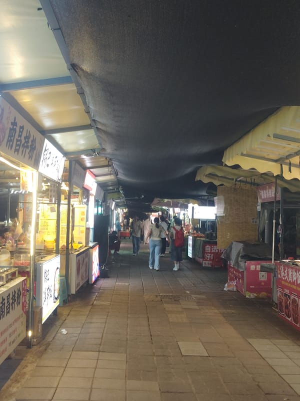 Food stalls operate during afternoon hours in Shapingba District
