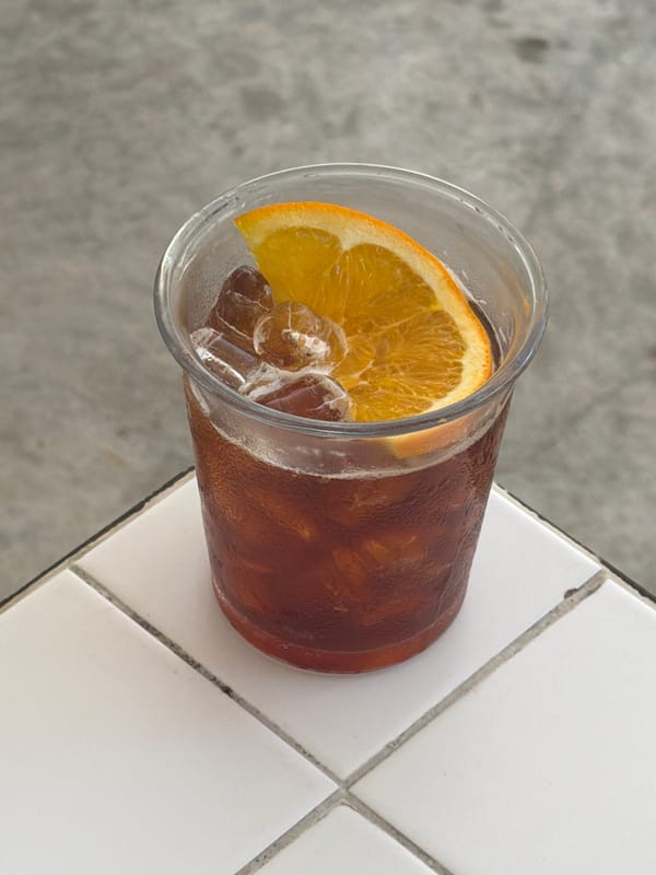 Early morning café scene documented in Đà Nẵng