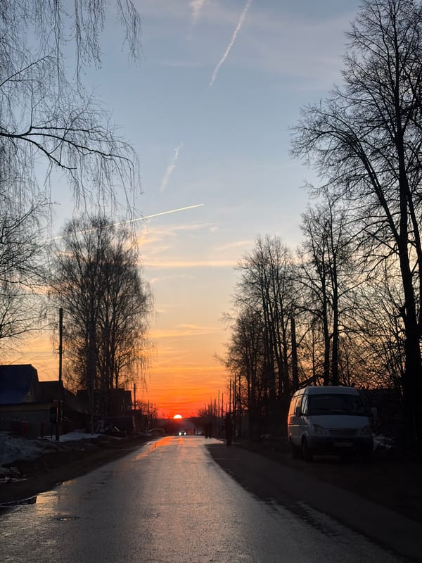 Casual spring moments captured across Chaikovsky, Russia