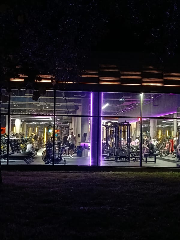 Evening fitness center scene observed in Moscow