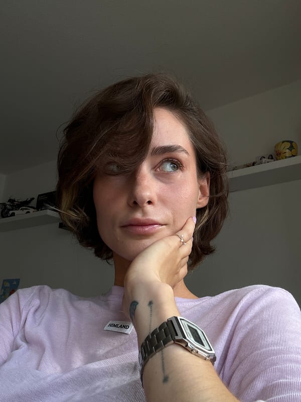 Multiple selfies from a Kiel apartment, mid-afternoon.