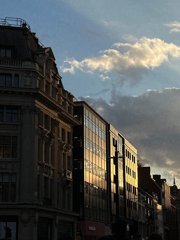 London witnesses capture modern architecture and sculptural art displays