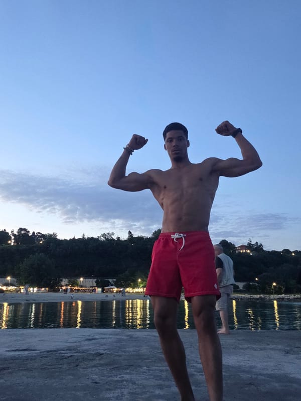 Afternoon at the Varna waterfront: posing, handstands, seaside snacks