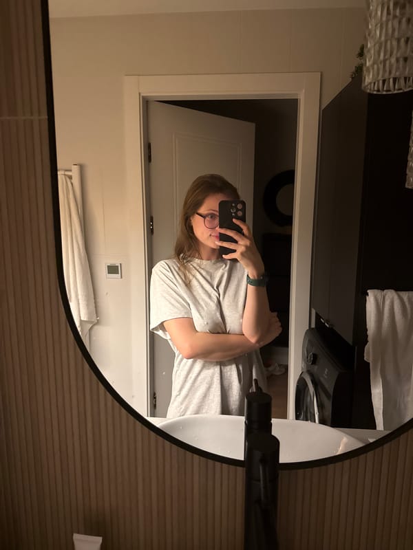 Mirror selfie session in a Krakow bathroom