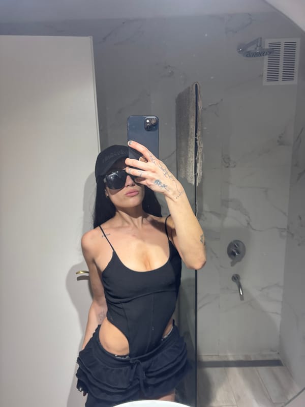 Person takes bathroom selfie in swimsuit in Buenos Aires