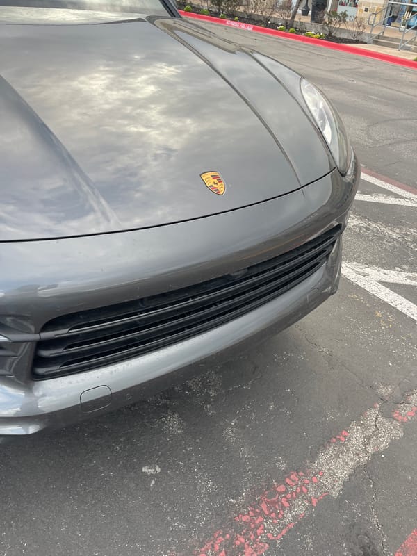 Porsche Cayenne spotted parked at San Marcos jewelry store