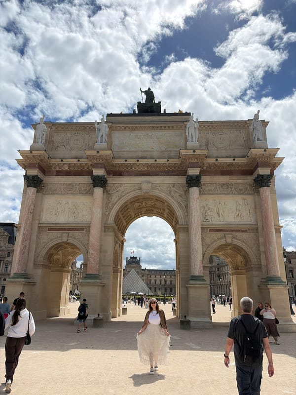 Clear morning weather documented at Paris landmarks