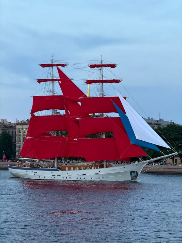 Russian tall ship with red sails draws crowds in Saint Petersburg