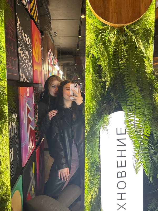 Afternoon moments captured across Perm: selfies, cafe visits, twilight