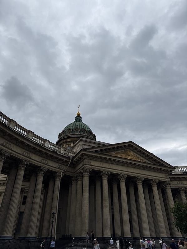 Tourist captures morning selfie tour of Saint Petersburg landmarks