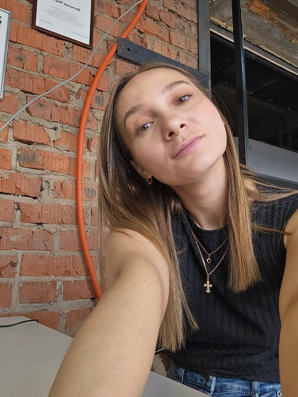 Woman documents morning selfie session in Chaikovsky, Russia