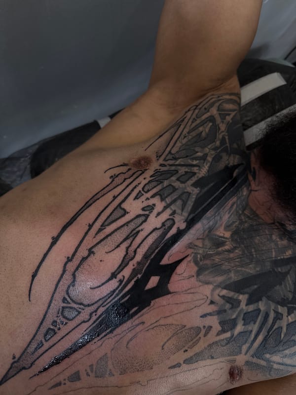 Intricate tribal-geometric tattoo spotted in Moscow