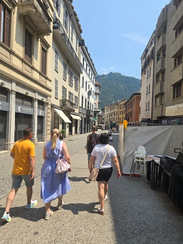 Sunny stroll through Como's historic streets and cathedral