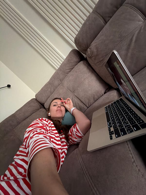 Woman documents morning routine in Birobidzhan apartment through selfies