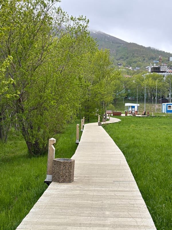 Evening stroll through Petropavlovsk-Kamchatsky's lakefront parks and facilities