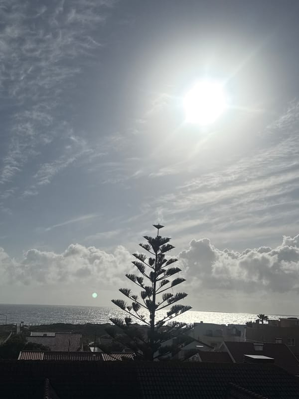 Bright sunny skies observed over ocean in Vila Nova de Gaia