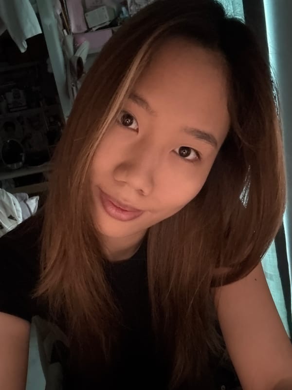 Woman takes selfie series in Nan'an District early morning