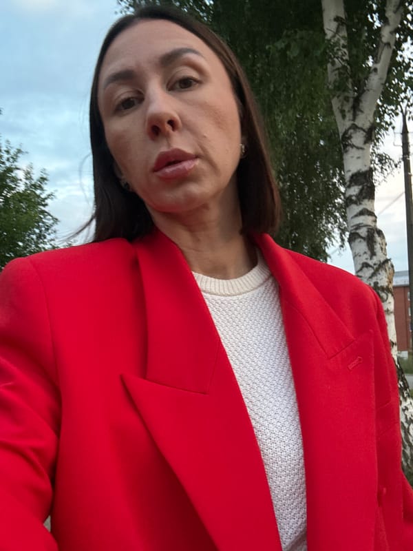 Red blazer selfies and waterfront skies in Votkinsk
