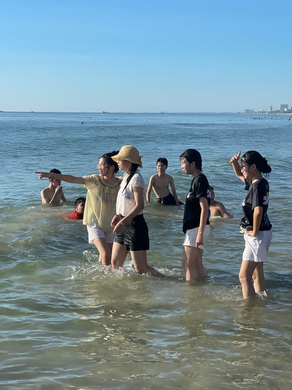 Sunny day at My Khe Beach, Đà Nẵng — wading and relaxing in calm surf.