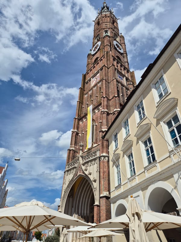 Sunny afternoon tour captures Landshut's medieval old town