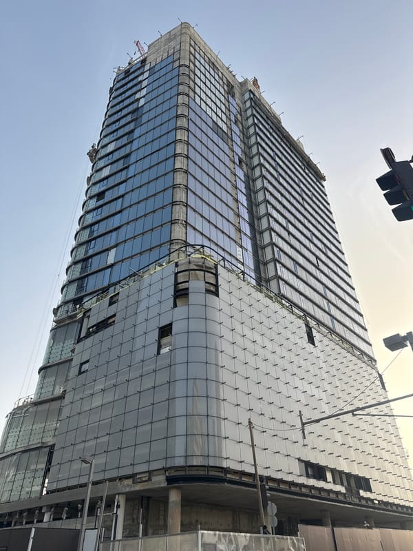 Architectural tour through Tel Aviv captured in 12-minute span