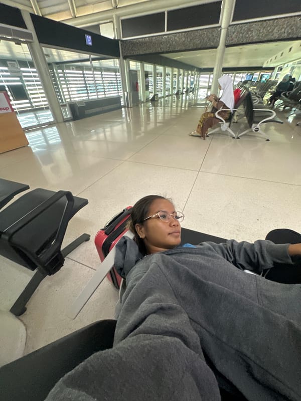 Airport Terminal Wait Documented Over 50 Minutes in Tangerang