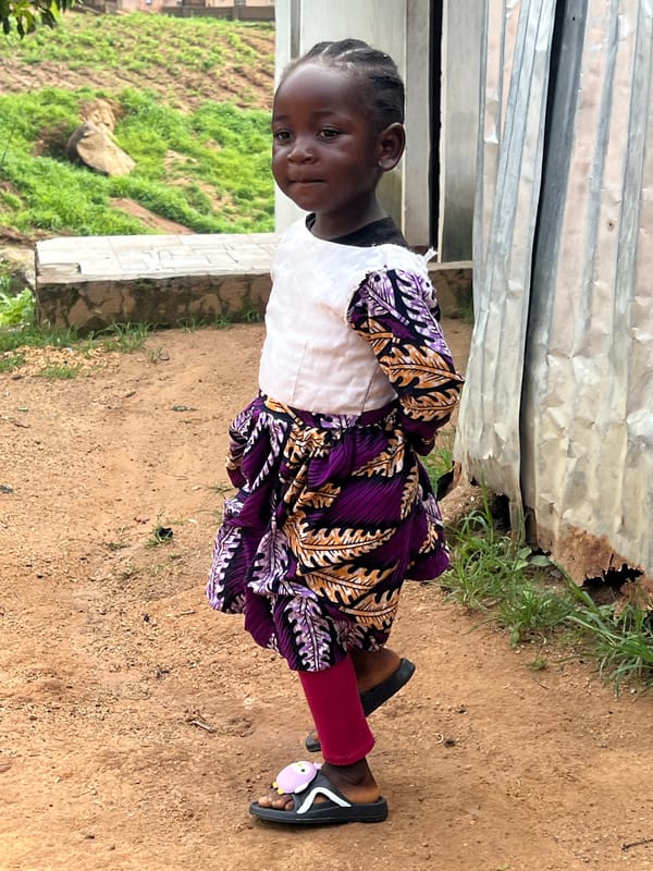 Everyday moments outside in a Jos neighborhood