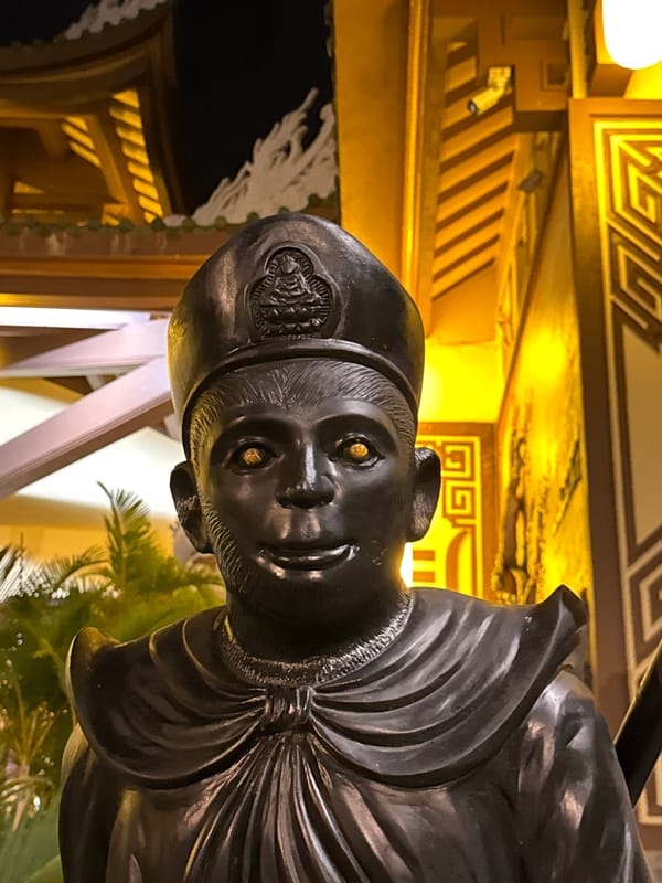 Nighttime temple grounds in Đà Nẵng, lanterns and statues throughout
