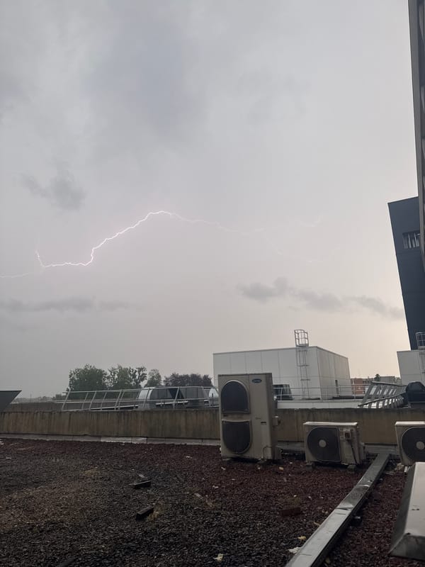 Lightning Strike Observed in Tourcoing During Storm
