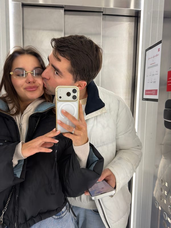 Couple Takes Mirror Selfie in Porto Elevator