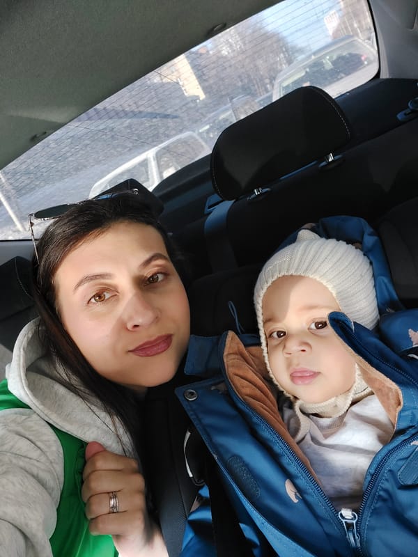 Woman and child observed in car in Novosibirsk