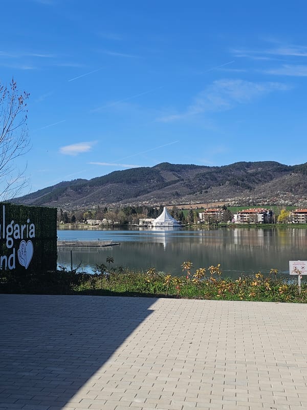 Visitor captures scenic Lake Pravets views in Bulgaria