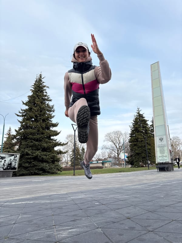 Cyclists tour Ulyanovsk city center, document journey near train station