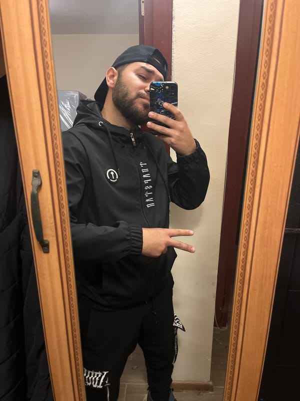 Man takes mirror selfies in Veliko Tarnovo apartment