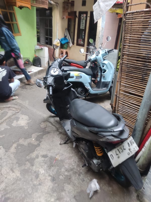 Casual hangout through Bandung alleys and a local food spot