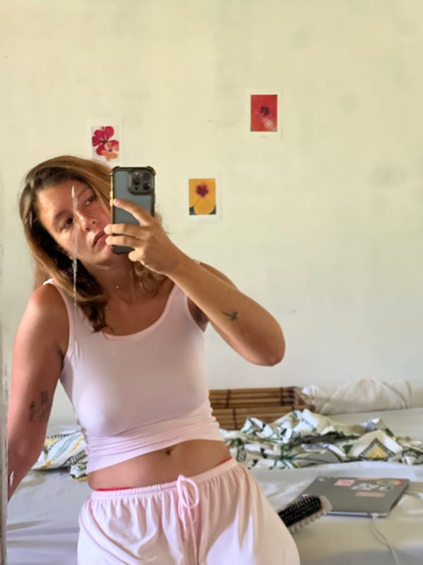Lazy evening in General Luna — room life, kittens, and shells